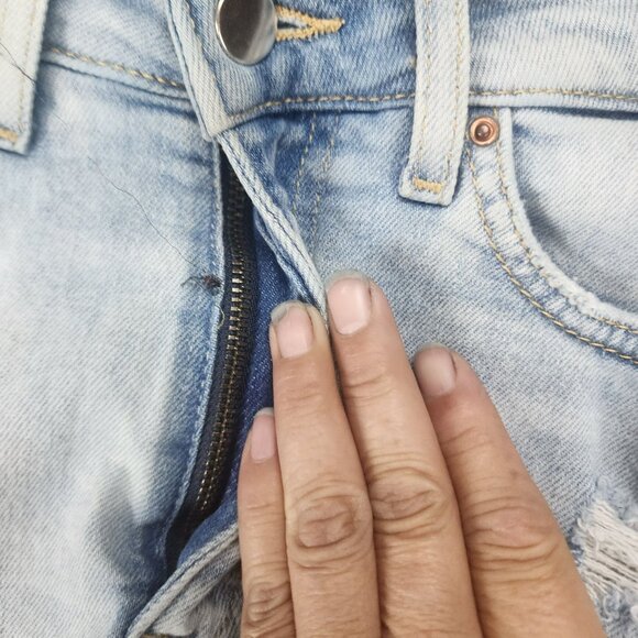 H&M Shorts Womens 2 Light Wash Stretch Mid Rise Denim Jeans - Picture 2 of 11